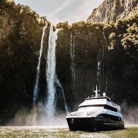 Milford Sound Overnight Cruise - Fiordland Discovery المظهر الخارجي الصورة