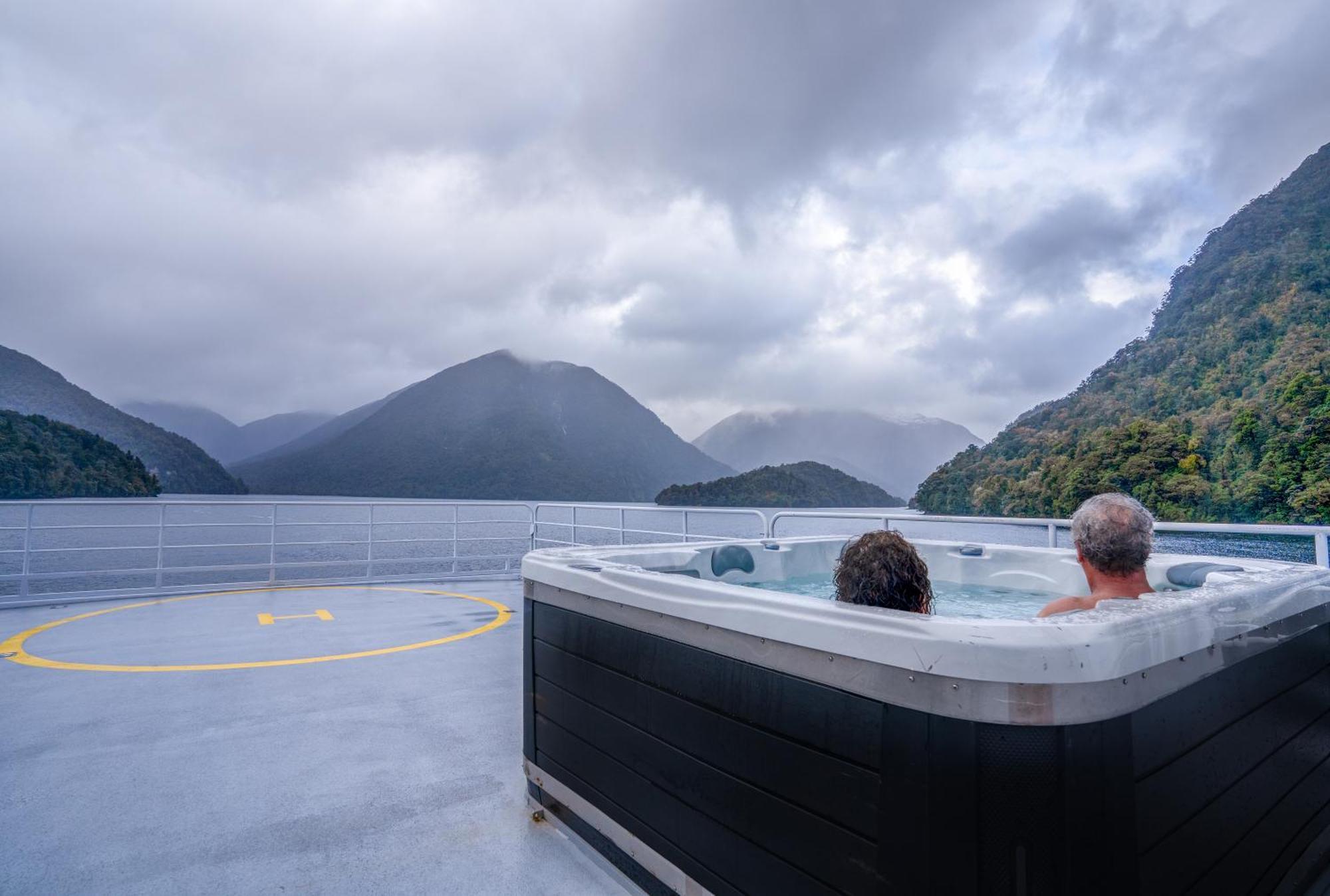 Milford Sound Overnight Cruise - Fiordland Discovery المظهر الخارجي الصورة