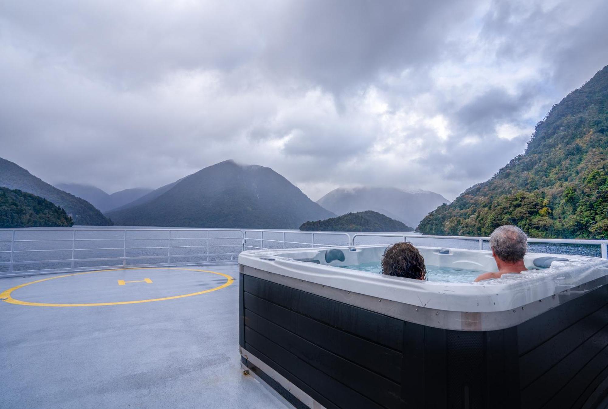 فندق Milford Sound Overnight Cruise - Fiordland Discovery المظهر الخارجي الصورة