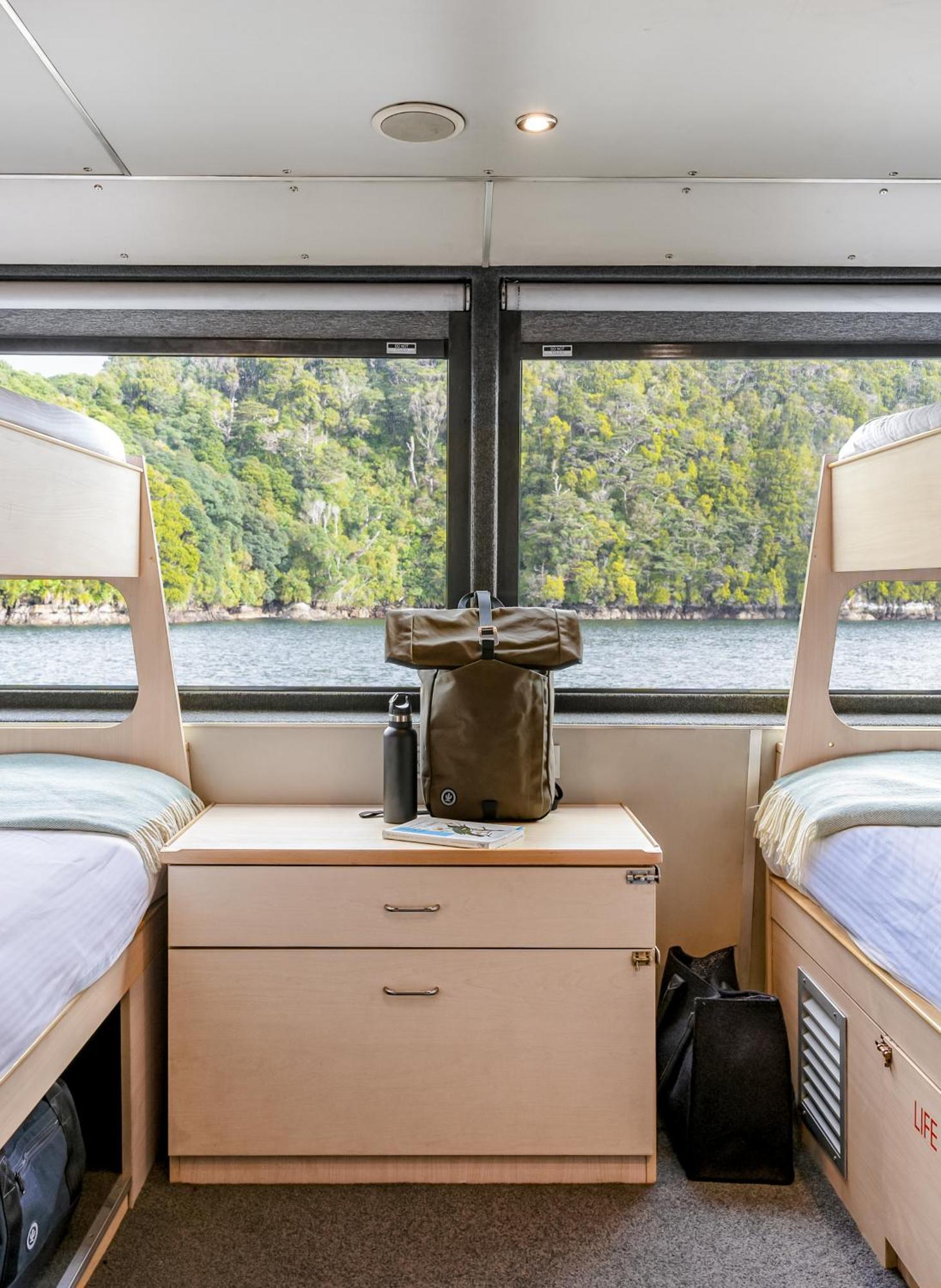 Milford Sound Overnight Cruise - Fiordland Discovery المظهر الخارجي الصورة