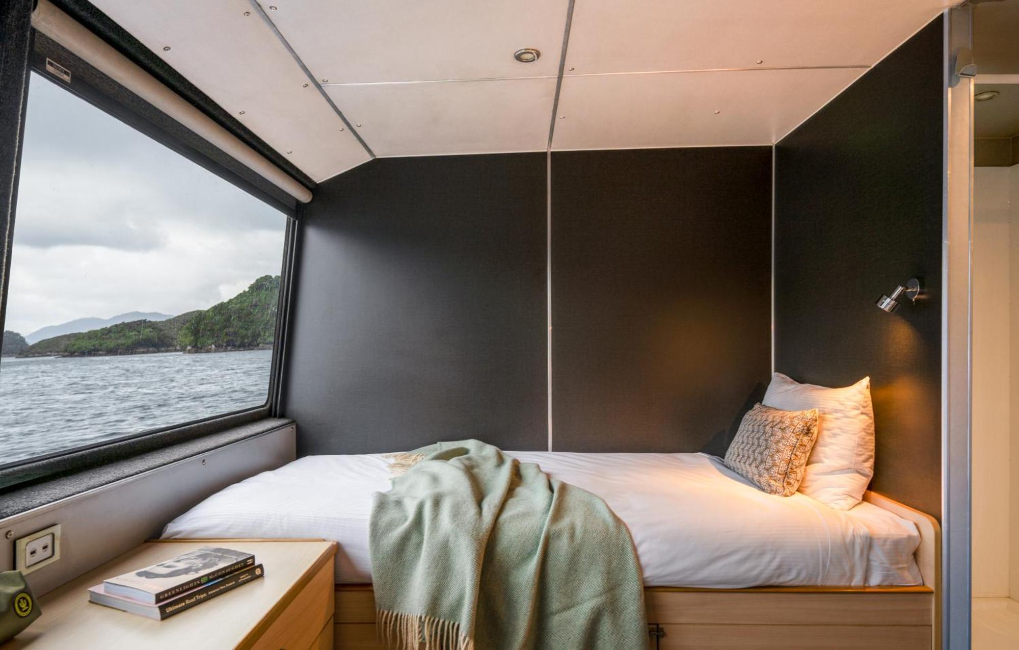 Milford Sound Overnight Cruise - Fiordland Discovery المظهر الخارجي الصورة