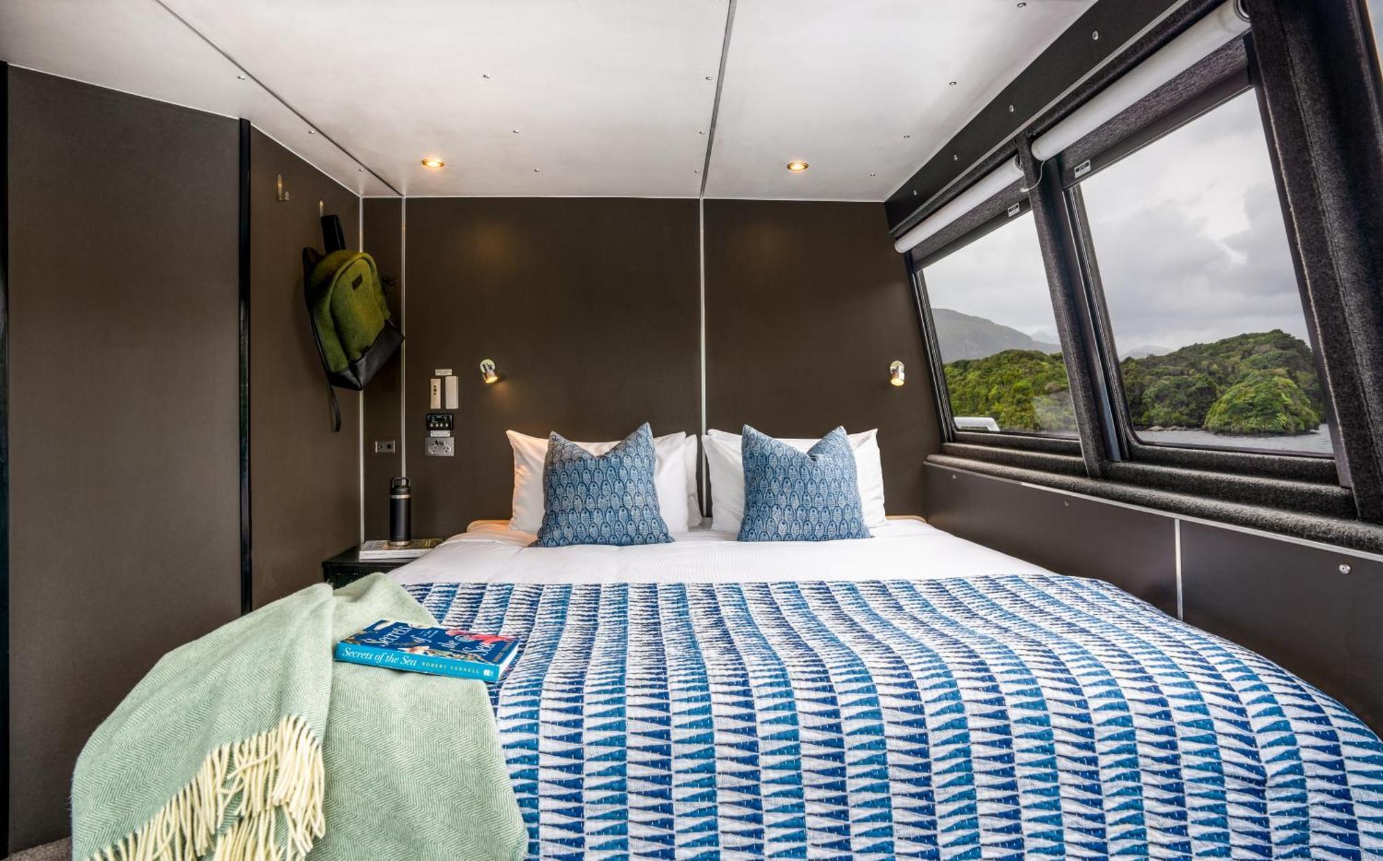 Milford Sound Overnight Cruise - Fiordland Discovery المظهر الخارجي الصورة