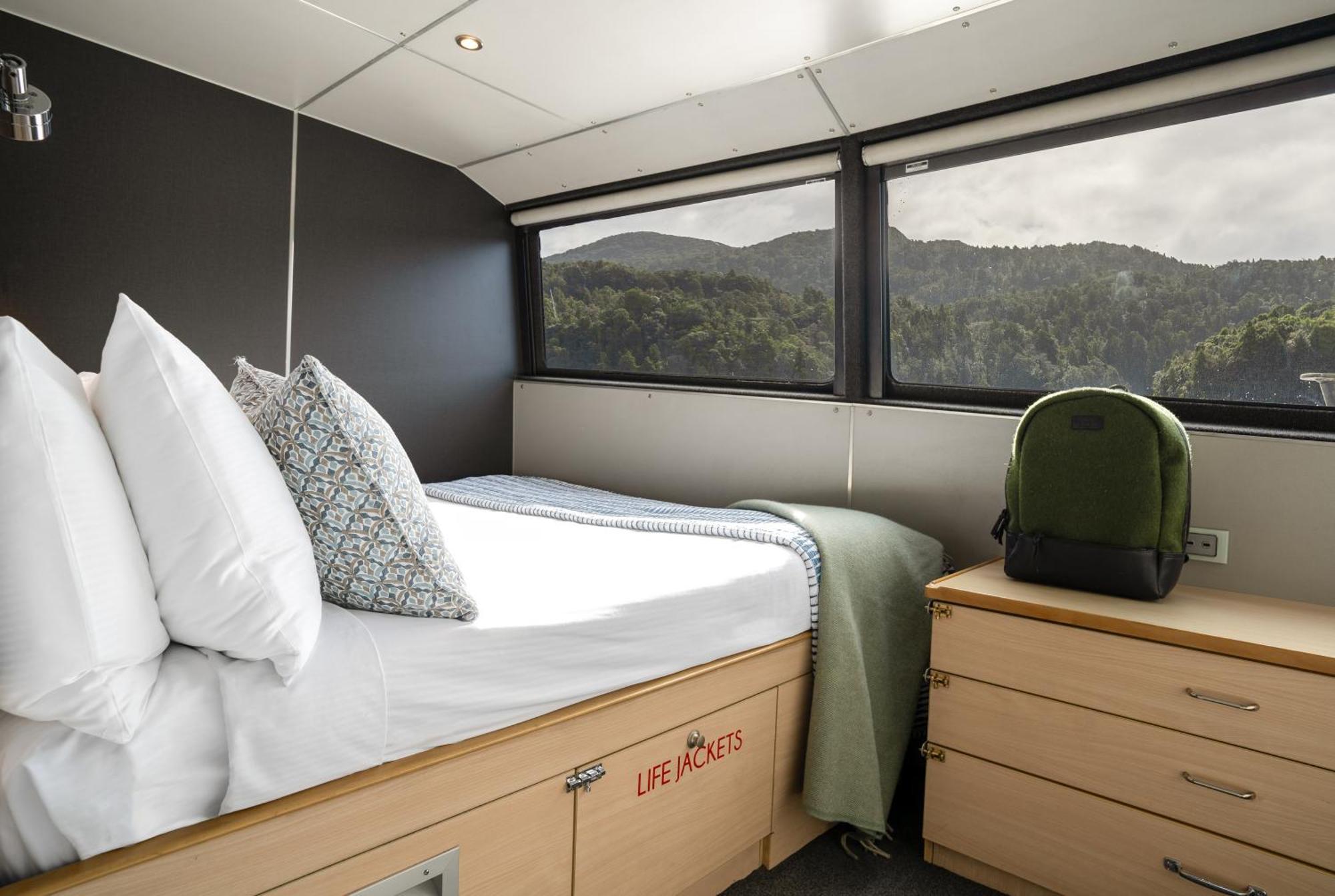 Milford Sound Overnight Cruise - Fiordland Discovery المظهر الخارجي الصورة