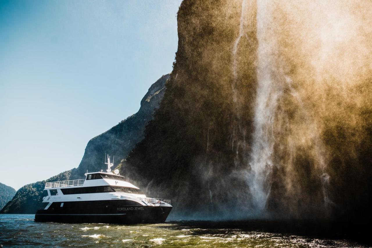 Milford Sound Overnight Cruise - Fiordland Discovery المظهر الخارجي الصورة