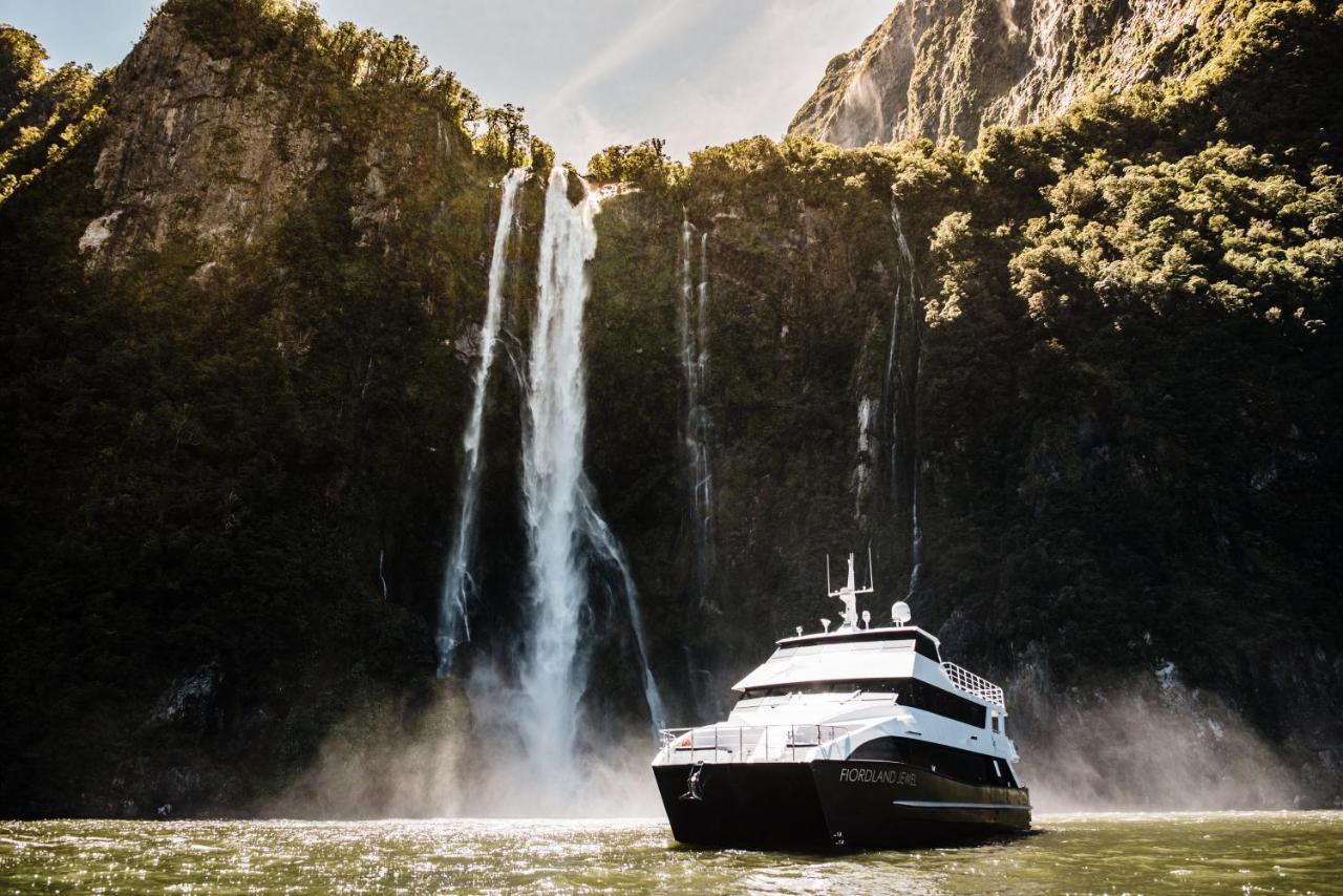 Milford Sound Overnight Cruise - Fiordland Discovery المظهر الخارجي الصورة