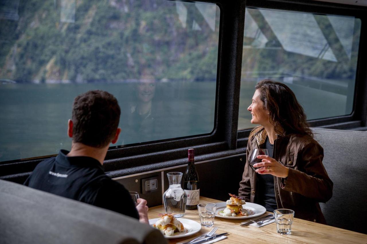 Milford Sound Overnight Cruise - Fiordland Discovery المظهر الخارجي الصورة