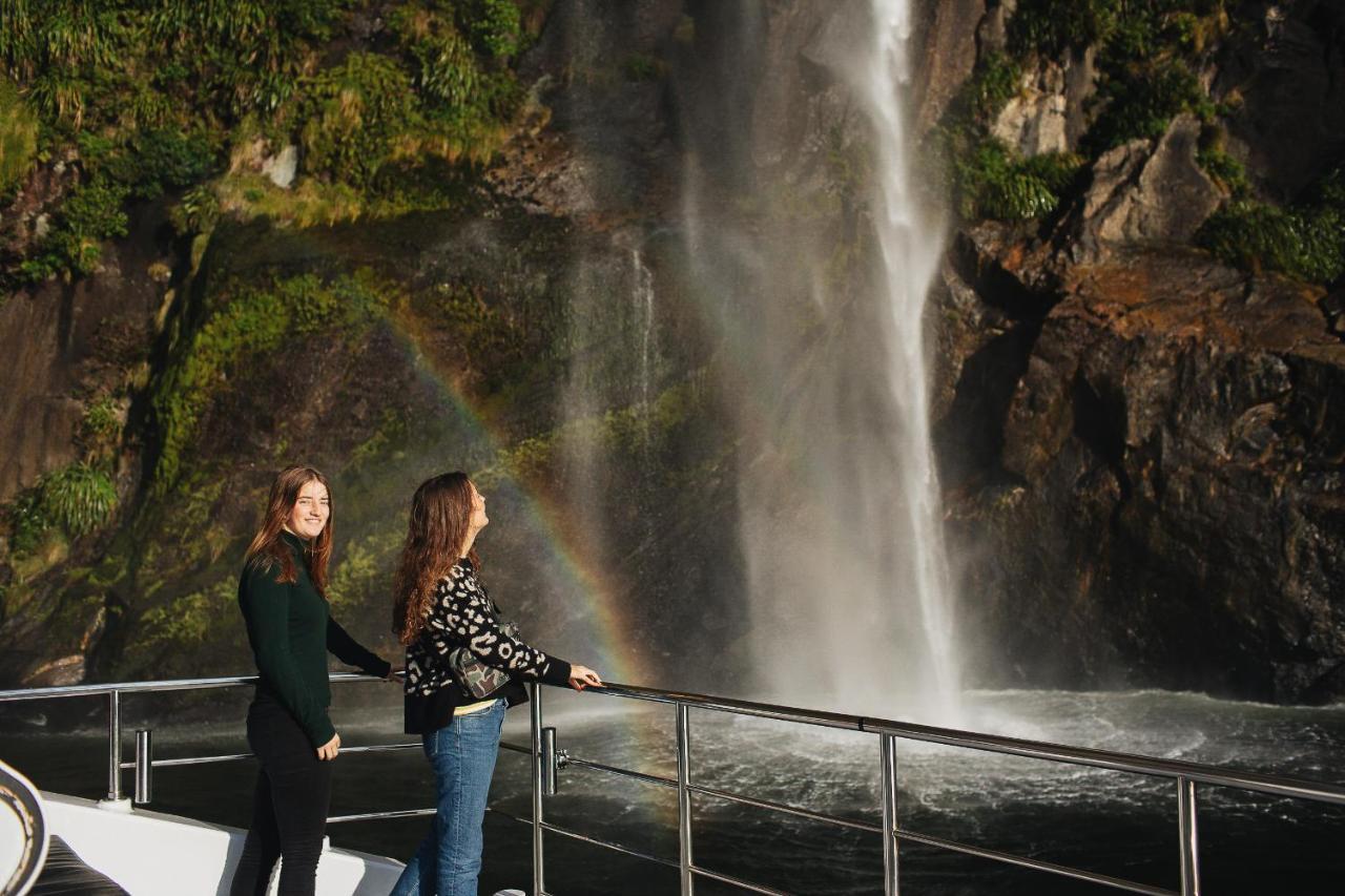 Milford Sound Overnight Cruise - Fiordland Discovery المظهر الخارجي الصورة