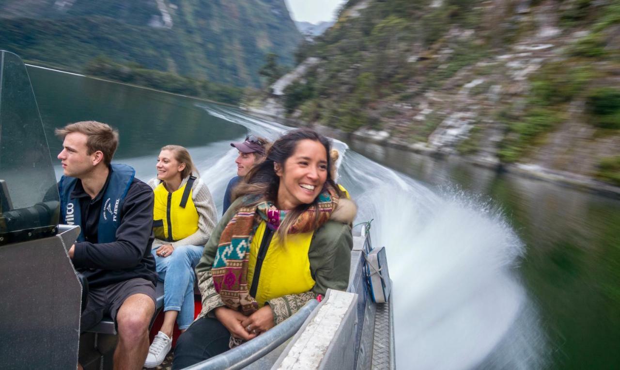 Milford Sound Overnight Cruise - Fiordland Discovery المظهر الخارجي الصورة